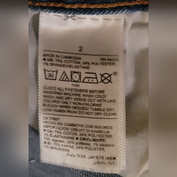 Jean short with buttons wash blue size 2 Old Navy - Picture 3 of 3